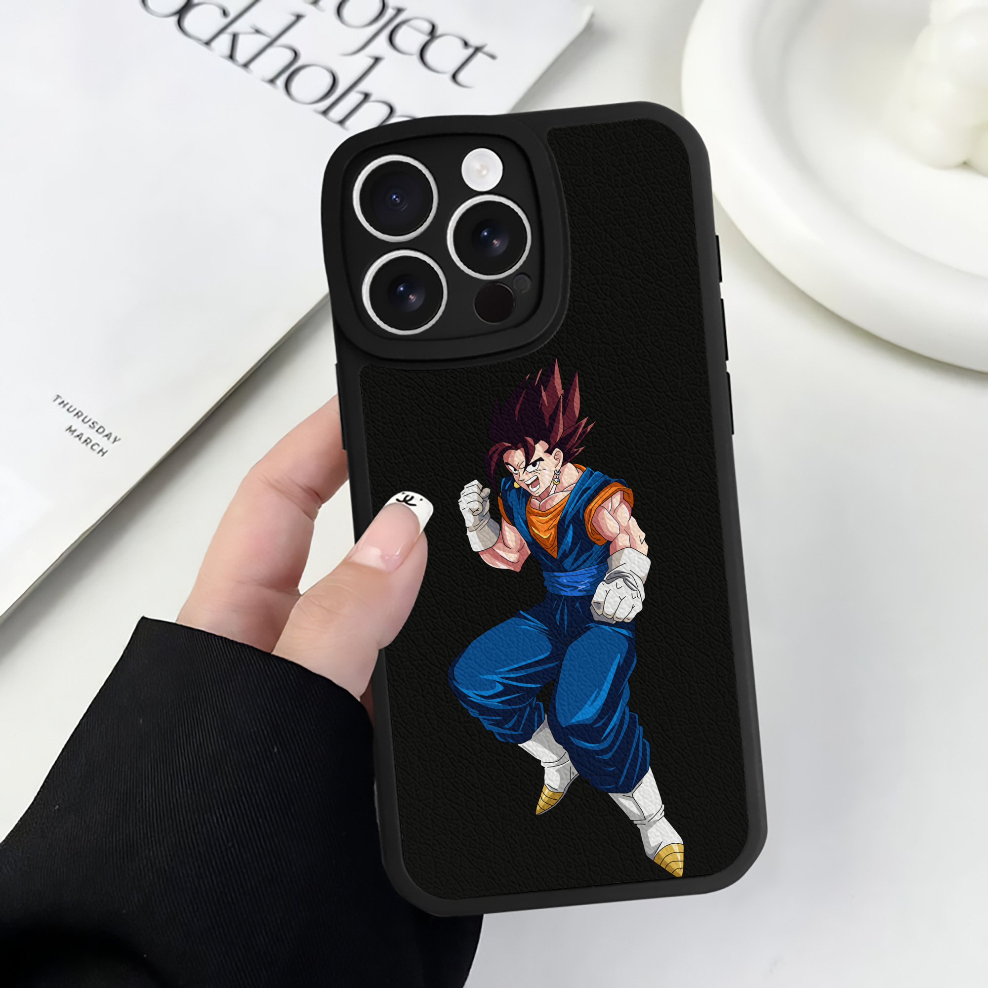 （画像用） ドラゴンボール 孫 悟飯（そんごはん）DRAGON BALL Son Gohan 【iPhone 16シリーズ対応】シリコンスマホケース（レザー調） 材質：シリコン